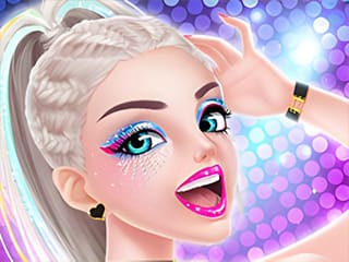 Fashion Celebrity Dress Up Game